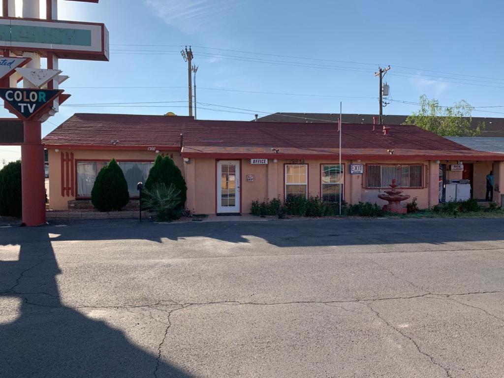 Western Motel Deming Bagian luar foto