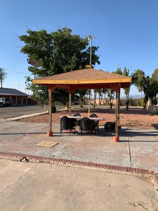 Western Motel Deming Bagian luar foto