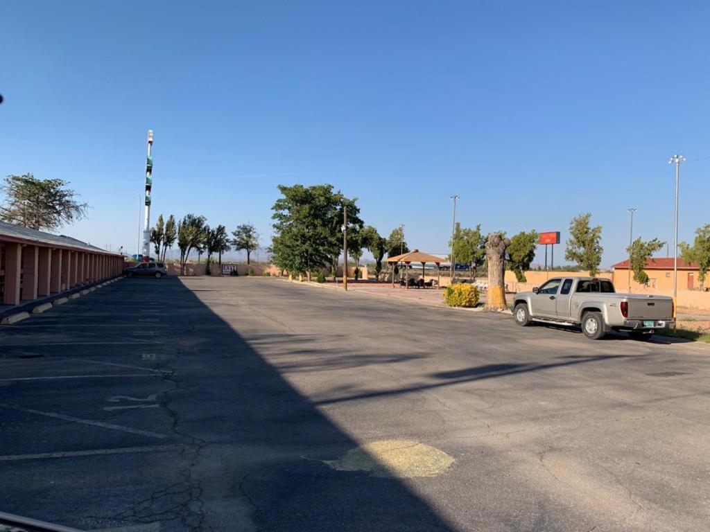 Western Motel Deming Bagian luar foto