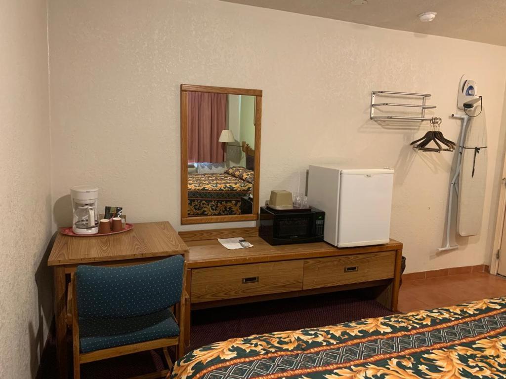 Western Motel Deming Bagian luar foto