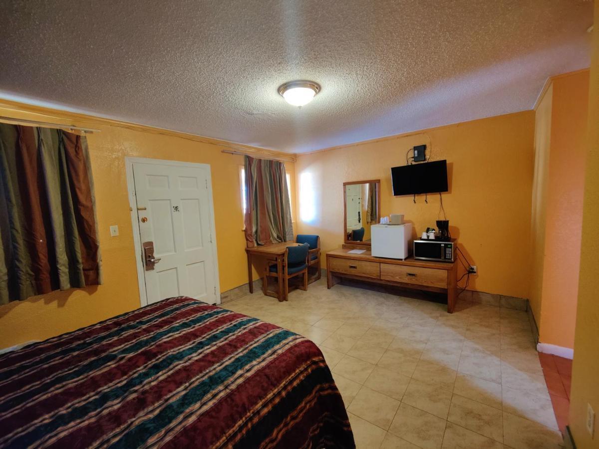 Western Motel Deming Bagian luar foto