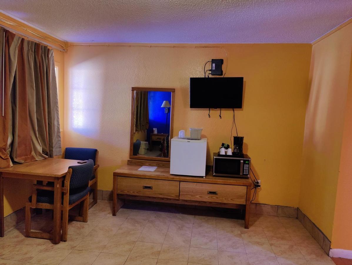 Western Motel Deming Bagian luar foto