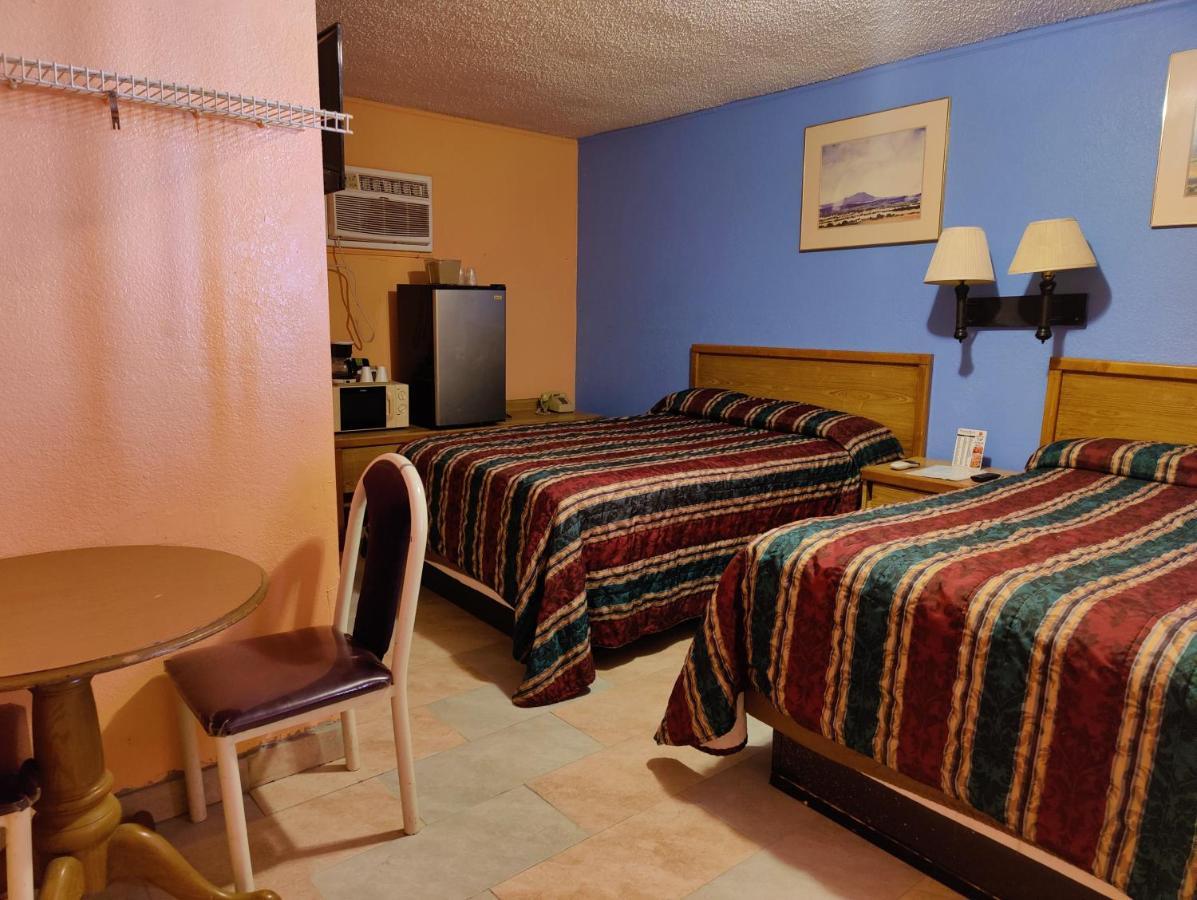 Western Motel Deming Bagian luar foto