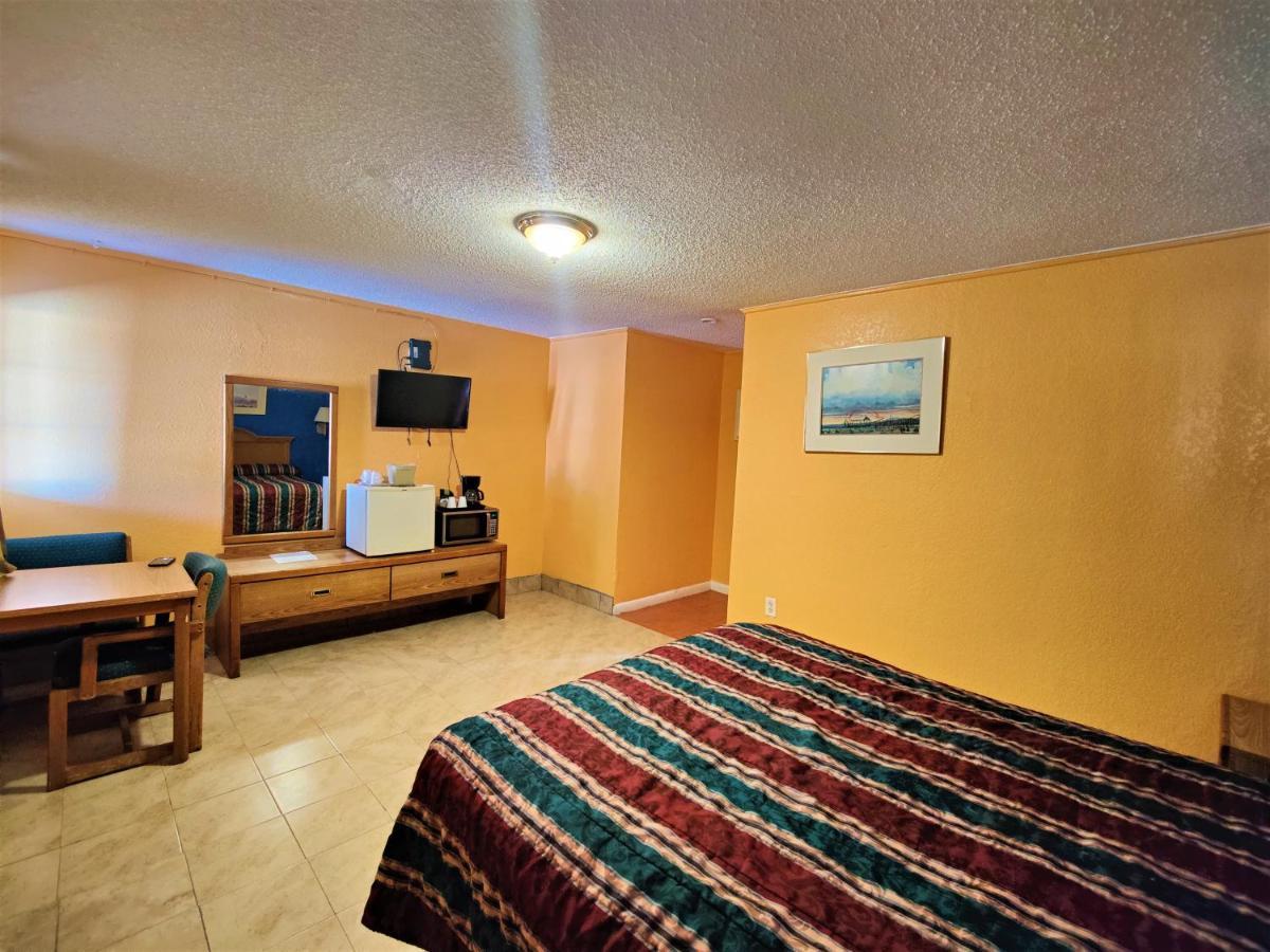 Western Motel Deming Bagian luar foto